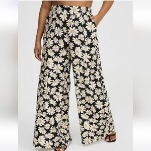 Torrid 3S NWOT Wide Leg Pants